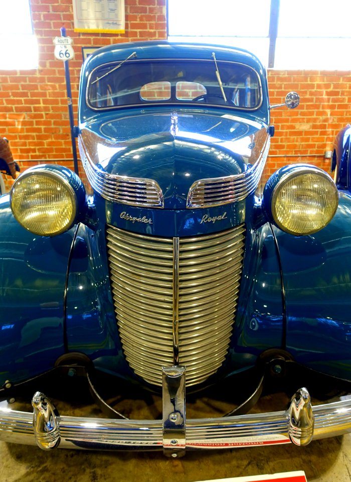 1937_Chrysler_Royal_Sedan_-_Automobile_Driving_Museum_-_El_Segundo,_CA_-_DSC02006