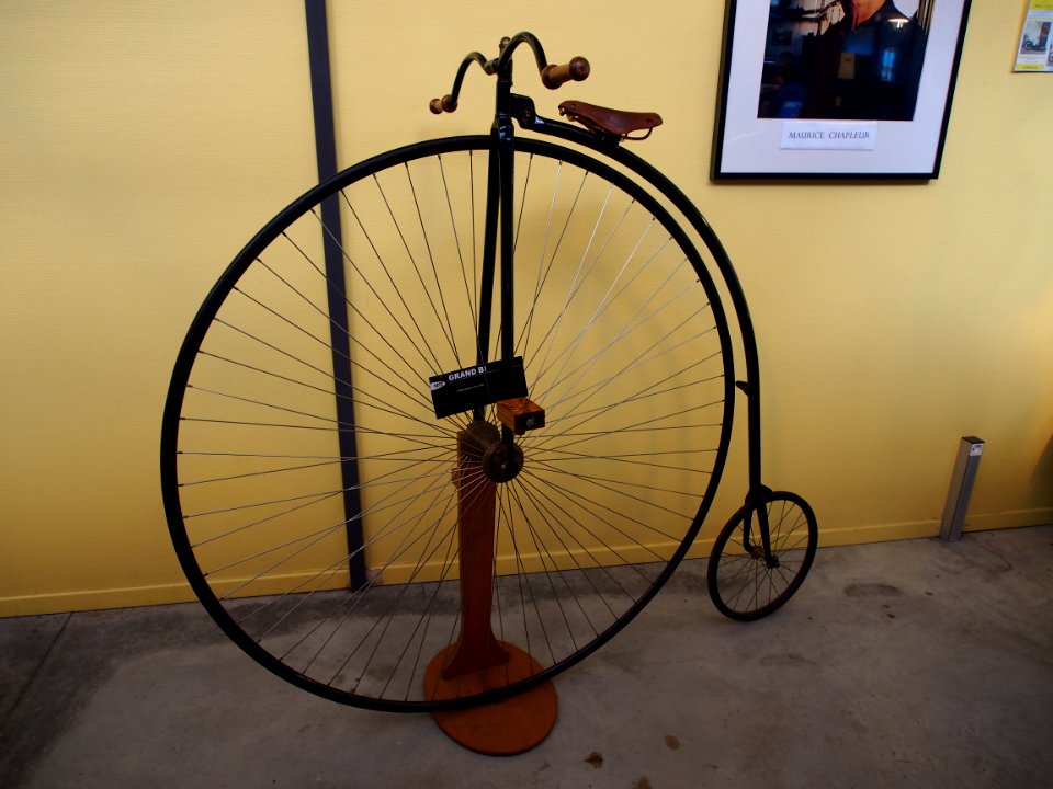 1872_Grand_Bi,_fabrication_artisanale,_Musée_de_la_Moto_et_du_Vélo,_Amneville,_France,_pic-002