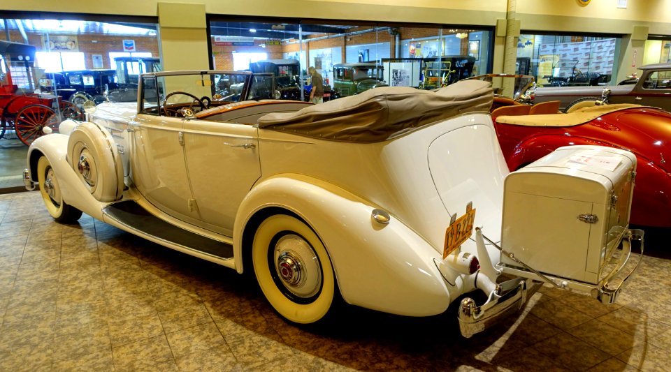 1936_Packard_Twelve_Convertible_Sedan_-_Automobile_Driving_Museum_-_El_Segundo,_CA_-_DSC02254