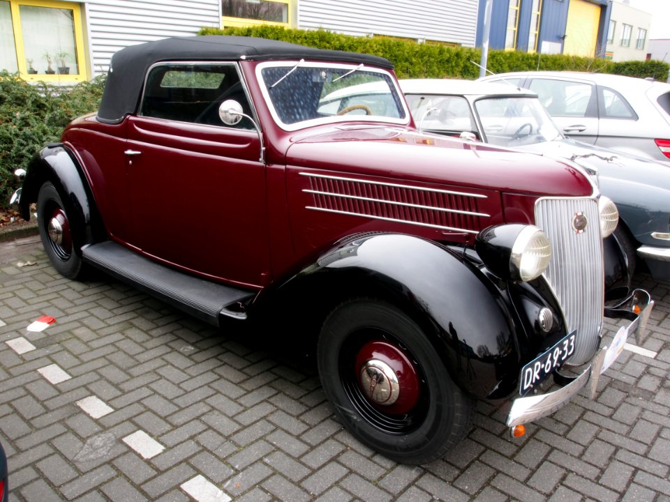 1936_Ford_V8_Cabriolet,_pict2