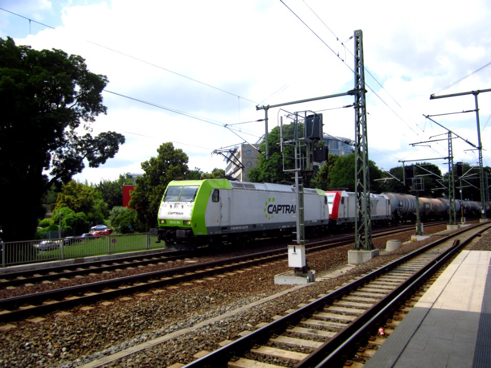 185_505-5_vor_dem_Dresdner_Hauptbahnhof