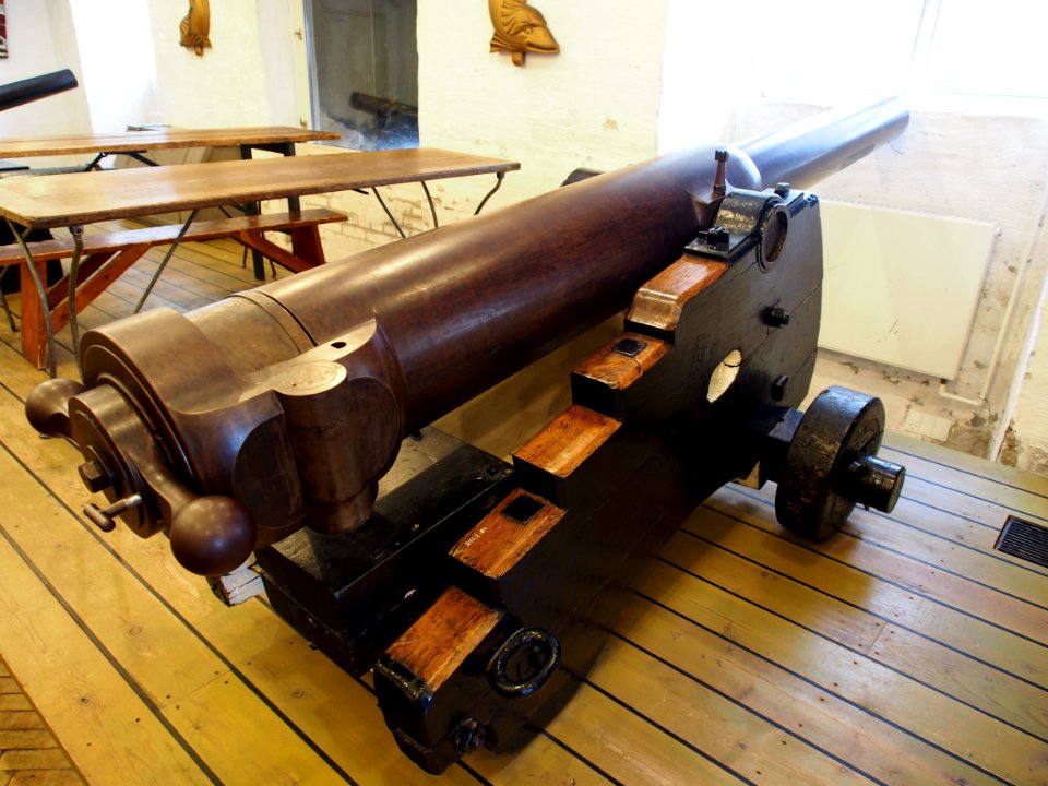 1860_18_pounder_breech-loading_gun_from_Whitworth,_pic2