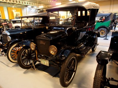 1918_Ford_T_Open_Touring_pic1