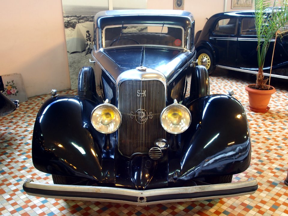 1936_Panhard_&_Levassor_X72_Panoramique_at_the_Musée_Automobile_de_Vendée_pic-1