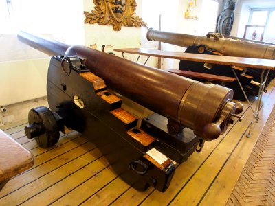1860_18_pounder_breech-loading_gun_from_Whitworth,_pic1