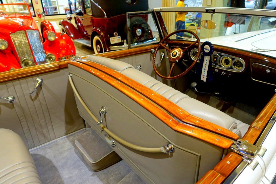 1936_Packard_Twelve_Convertible_Sedan_-_Automobile_Driving_Museum_-_El_Segundo,_CA_-_DSC02256