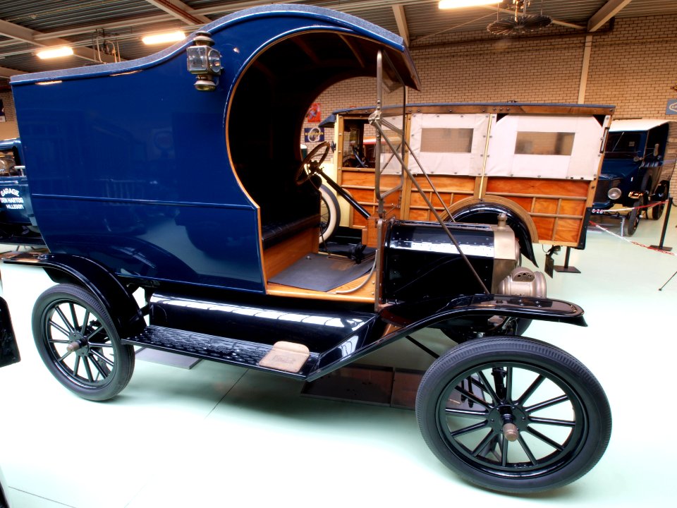 1912_Ford_Model_T_Delivery_Car_pic3