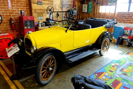 1917_Overland_Runabout_-_Automobile_Driving_Museum_-_El_Segundo,_CA_-_DSC01540