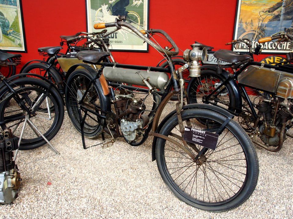 1912_Peugeot_MD2,_3cv_2_cylinder,_Musée_de_la_Moto_et_du_Vélo,_Amneville,_France,_pic-002