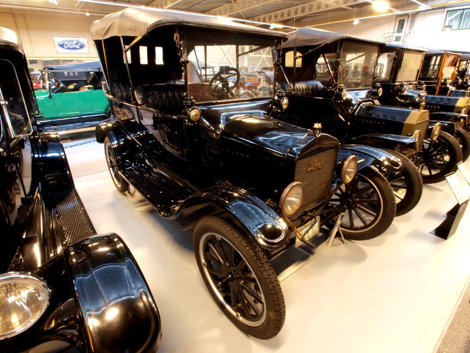 1918_Ford_T_Open_Touring_pic2
