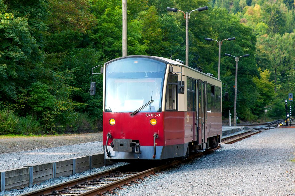 187_015-3,_Germany,_Thuringia,_Eisfelder_Talmühle_Railway_station_(Trainpix_176393)
