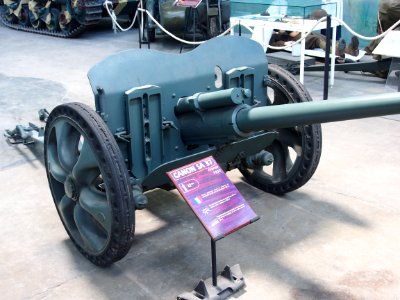 1937_47mm_Canon_SA_37_anti_tank,_Musée_des_Blindés,_France,_pic-1