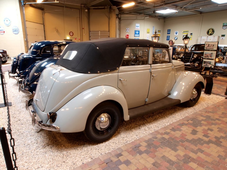 1937_Ford_760_B_pic7