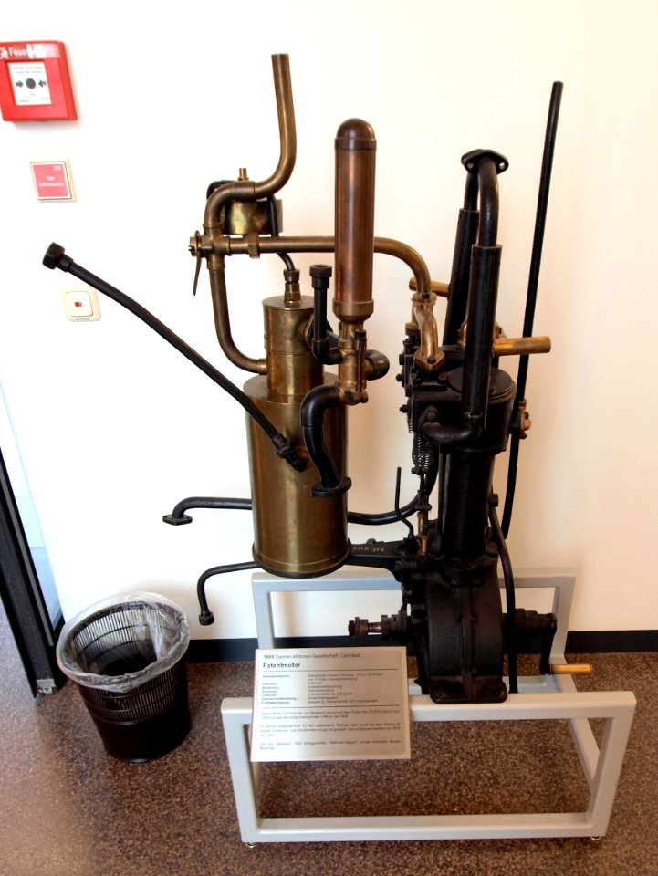 1889_2_cylinder_Ottomotor_pic1