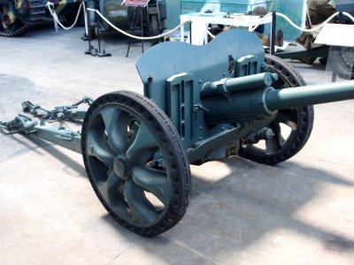 1937_47mm_Canon_SA_37_anti_tank,_Musée_des_Blindés,_France,_pic-2