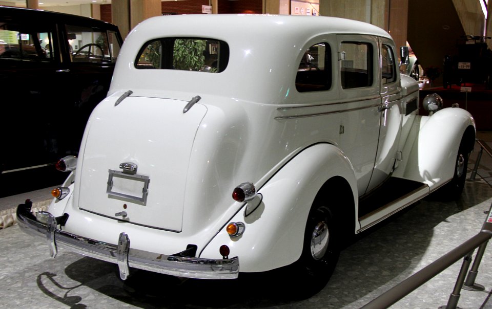 1935_Chrysler_Airstream_rear