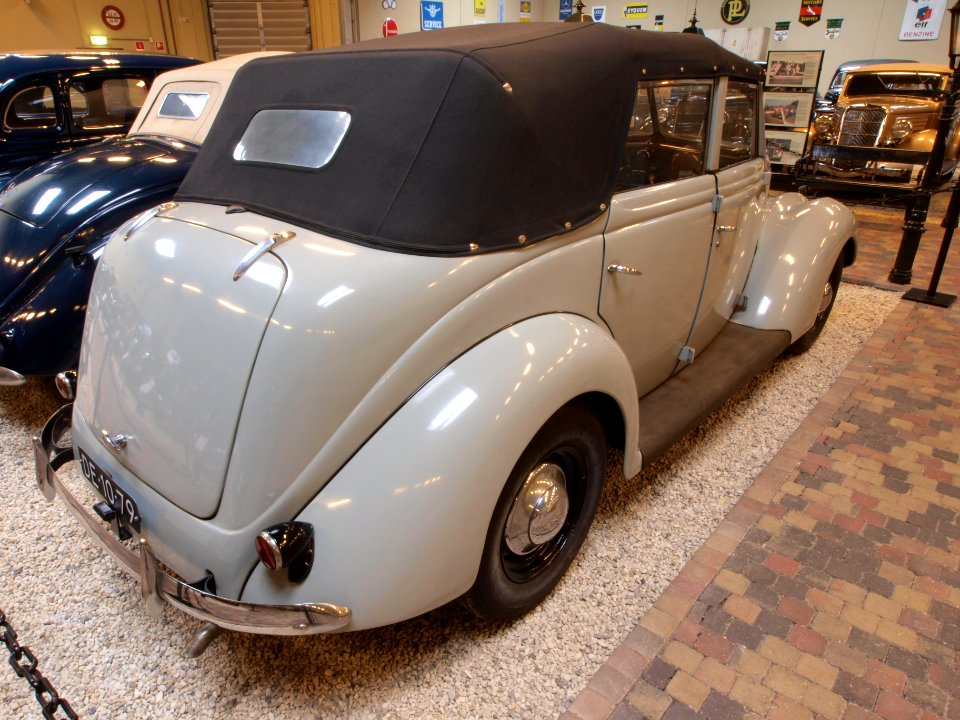 1937_Ford_760_B_pic8
