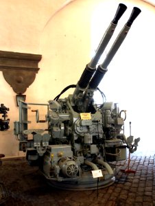 1936_40mm_AAA_Machinegun_used_at_coastal_fortifications_pic3