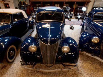 1936_Ford_730_pic2