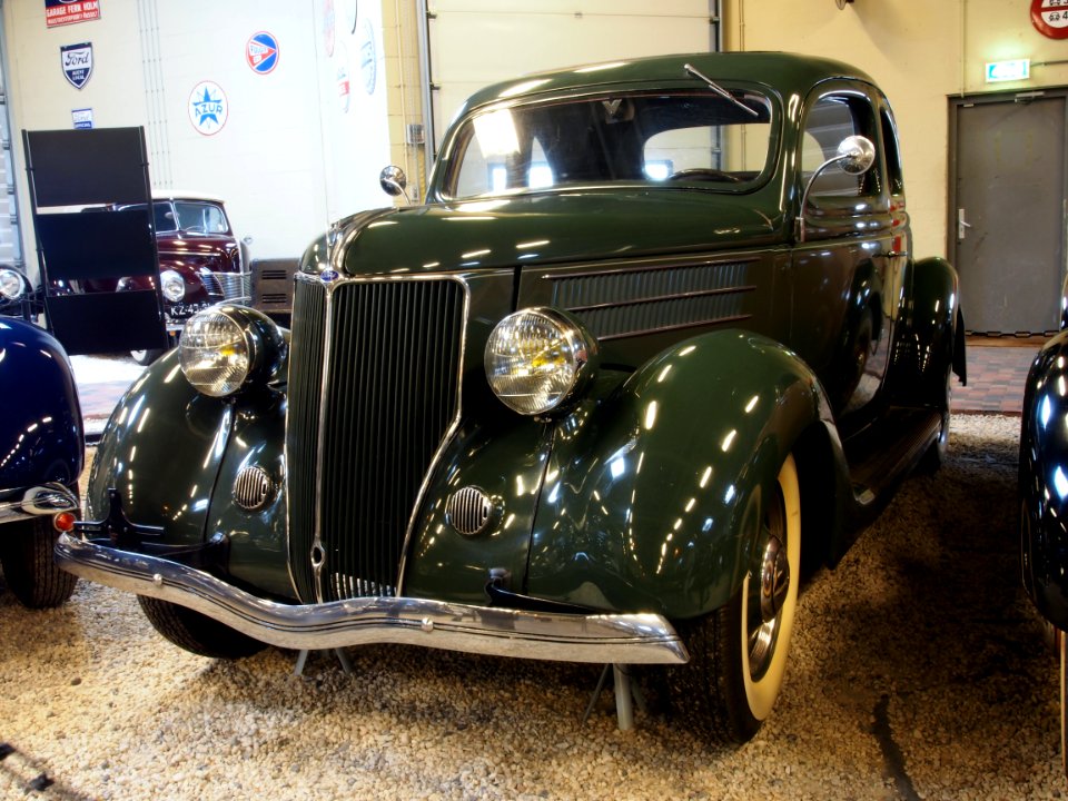 1936_Ford_68_5_Window_Coupé_pic2