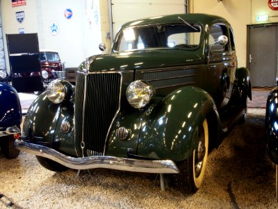 1936_Ford_68_5_Window_Coupé_pic2