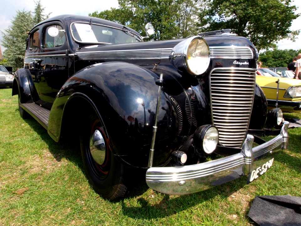 1937_Chrysler_Imperial,_Dutch_licence_registration_DE-53-87_p6