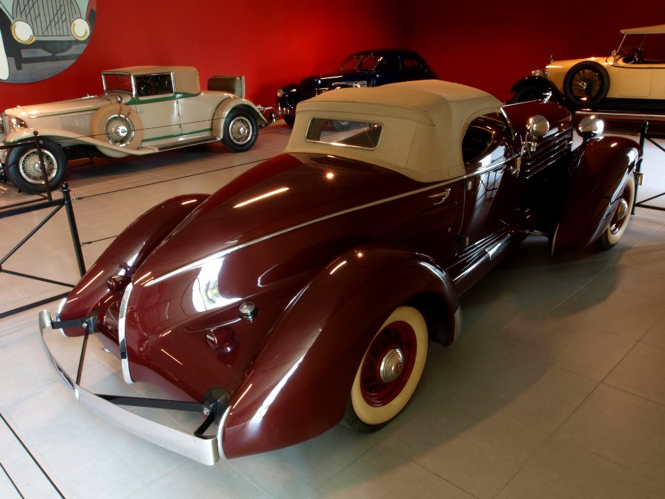 1936_Auburn_Model_852_speedster_p1