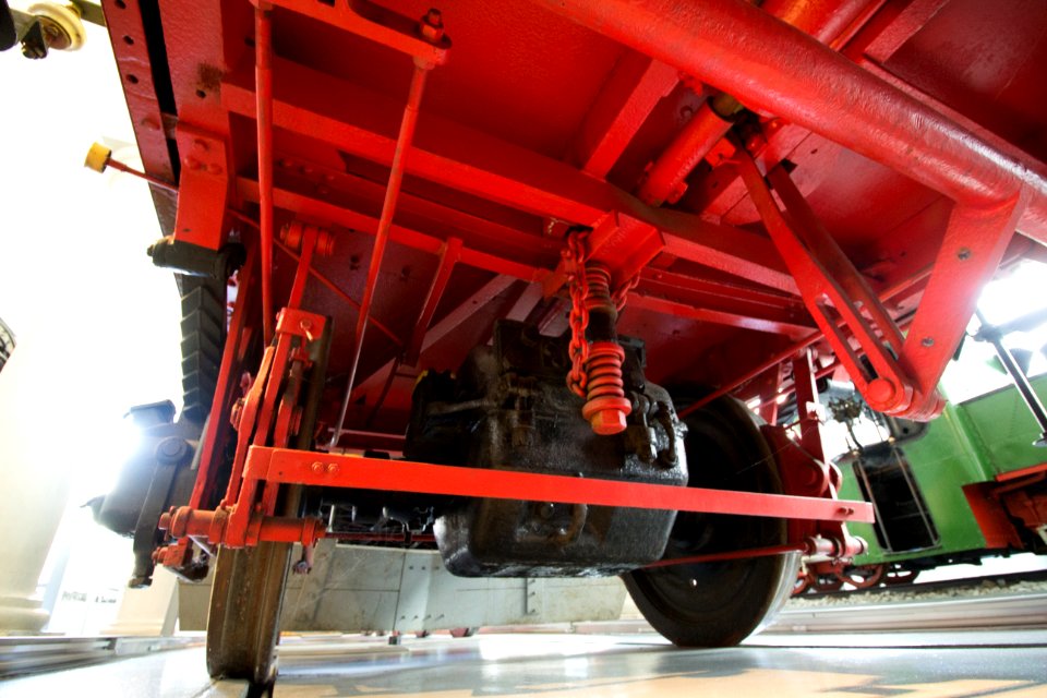1899_Siemens_&_Halske_Lokomotive_-_Unterboden_(Verkehrsmuseum_Dresden)