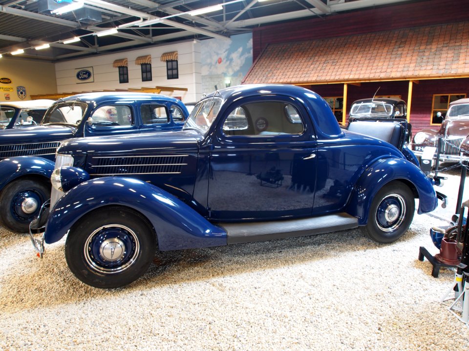 1936_Ford_68_3_Window_Coupé_pic5