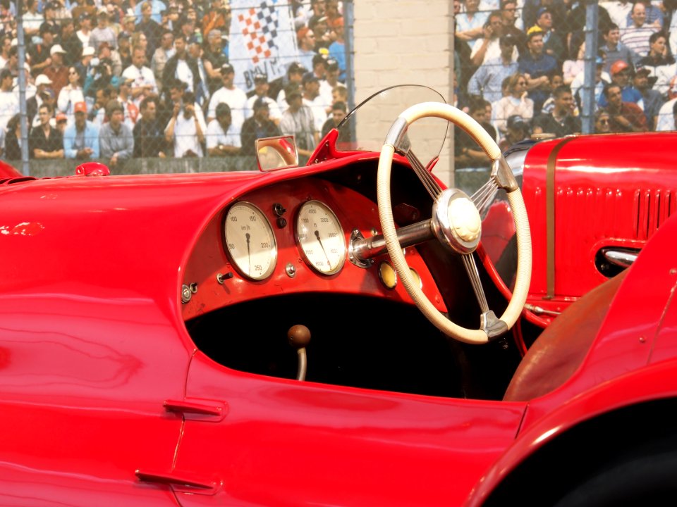 1937_Alfa_Romeo_8C_2900,_8_cylinder,_2905cm3,_200cv,_200kmh,_photo_3