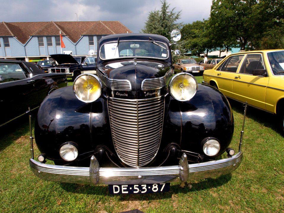 1937_Chrysler_Imperial,_Dutch_licence_registration_DE-53-87_p1