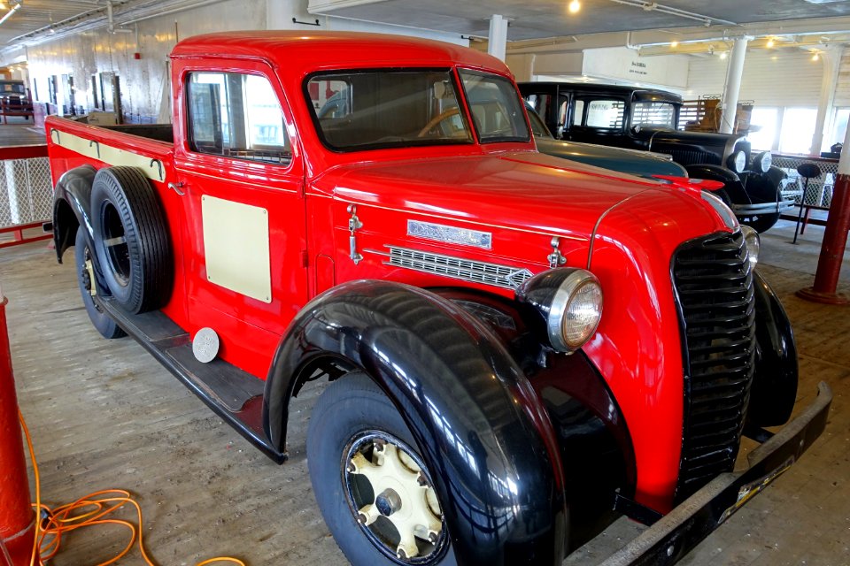 1937_Diamond_T_pickup_truck_-_Eureka_-_Hyde_Street_Pier_-_San_Francisco,_CA_-_DSC02107