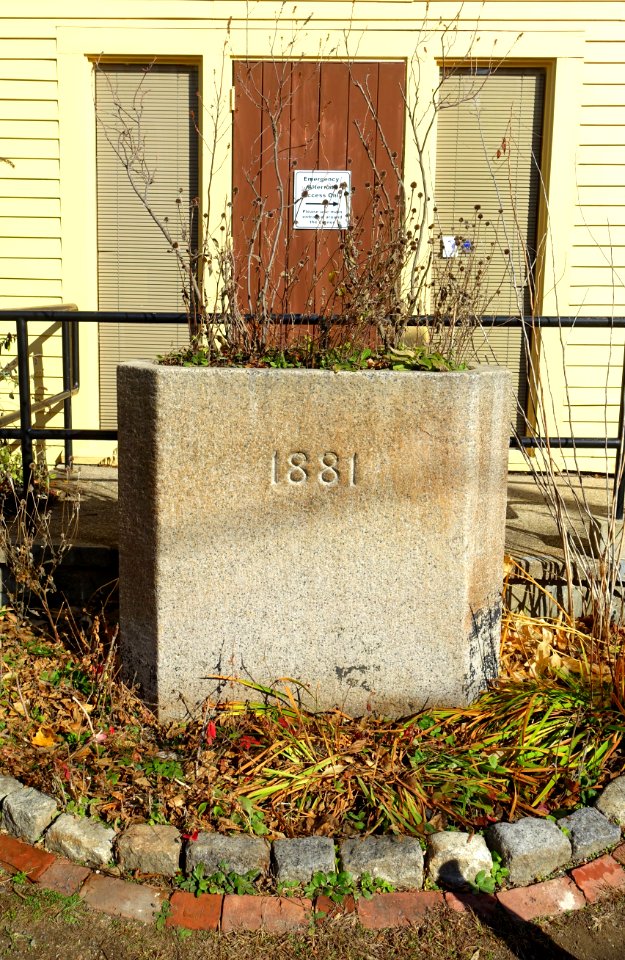 1881_watering_trough_-_Arlington,_MA_-_DSC03158