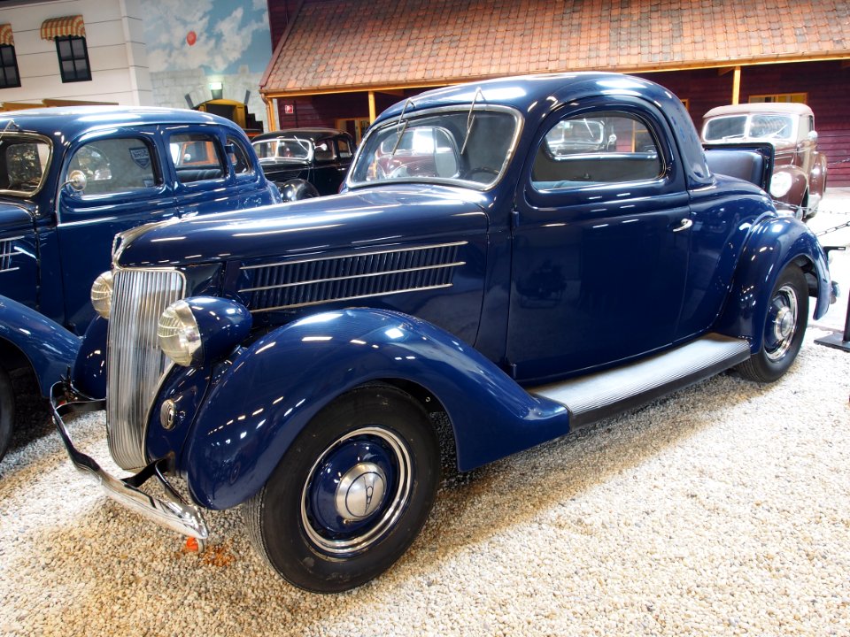 1936_Ford_68_3_Window_Coupé_pic6