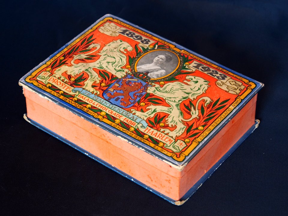 1898-1923_Droste_jubileum_doos,_foto_2