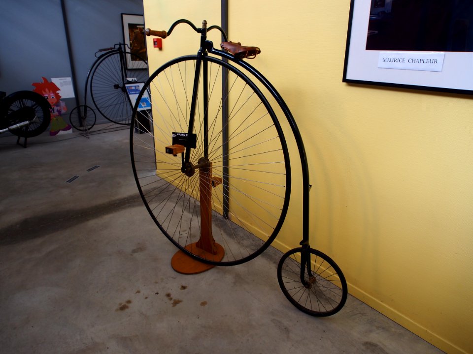 1872_Grand_Bi,_fabrication_artisanale,_Musée_de_la_Moto_et_du_Vélo,_Amneville,_France,_pic-001