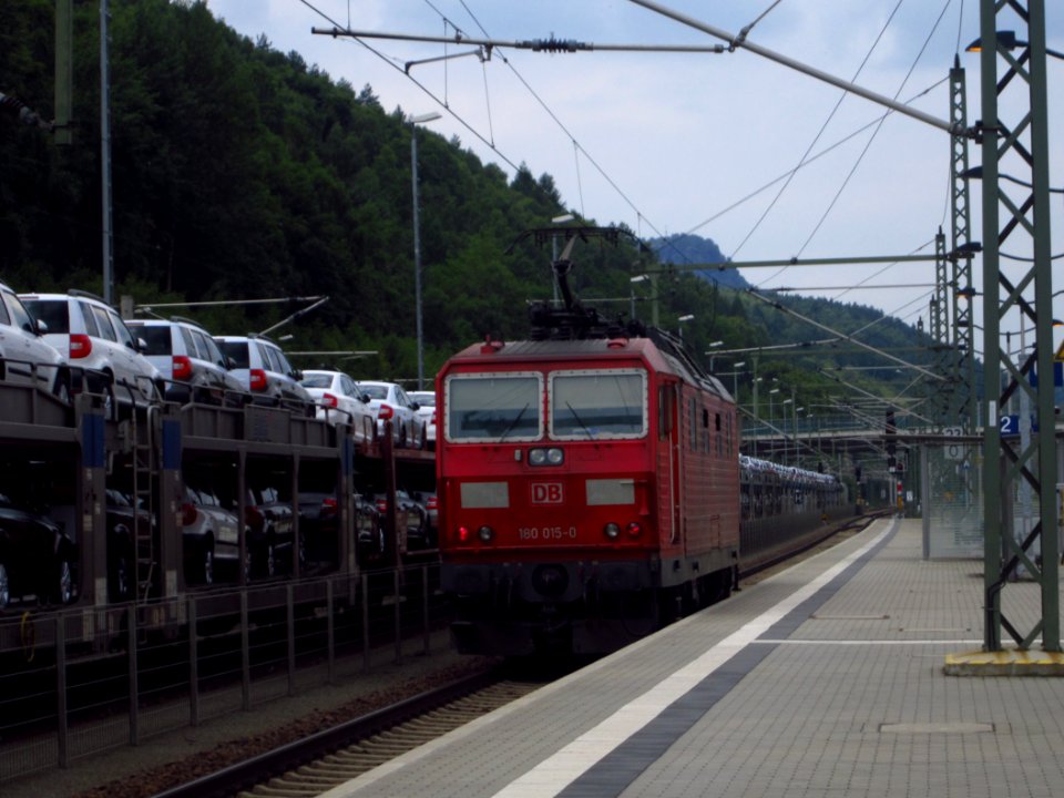 180_015-0_in_Bad_Schandau_Bahnhof