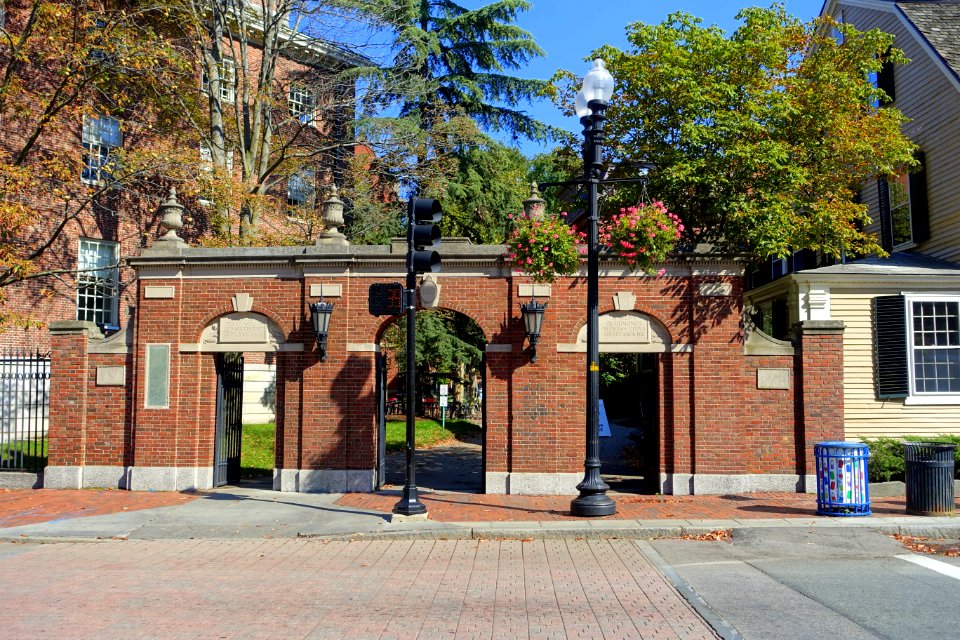 1857_Gate_-_Harvard_Yard_-_Cambridge,_Massachusetts_-_DSC06515