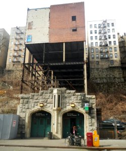 181_St_IND_hanging_bldg_from_east_2013_jeh