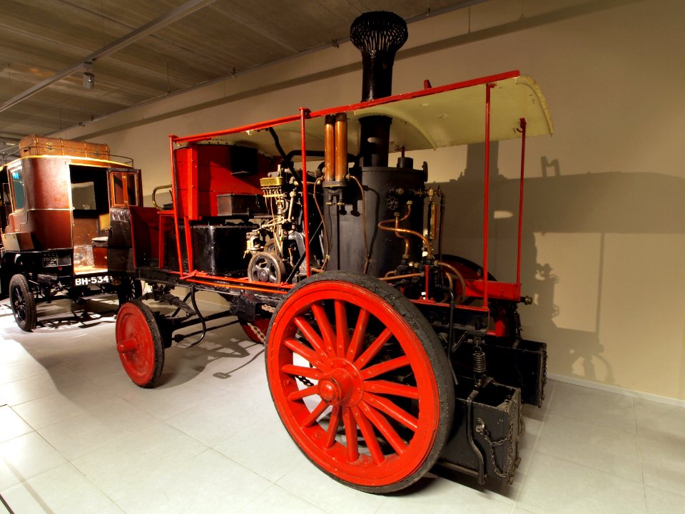 1907_Bikkers_Steam_Car_photo2