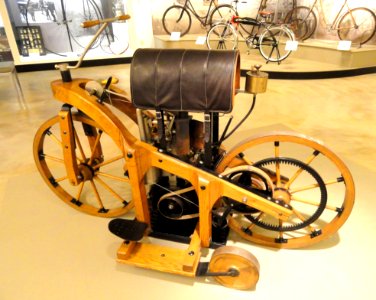 1885_Daimler_Motorcycle_(Reitwagen)_replica_-_Lyman_&_Merrie_Wood_Museum_of_Springfield_History_-_DSC04181