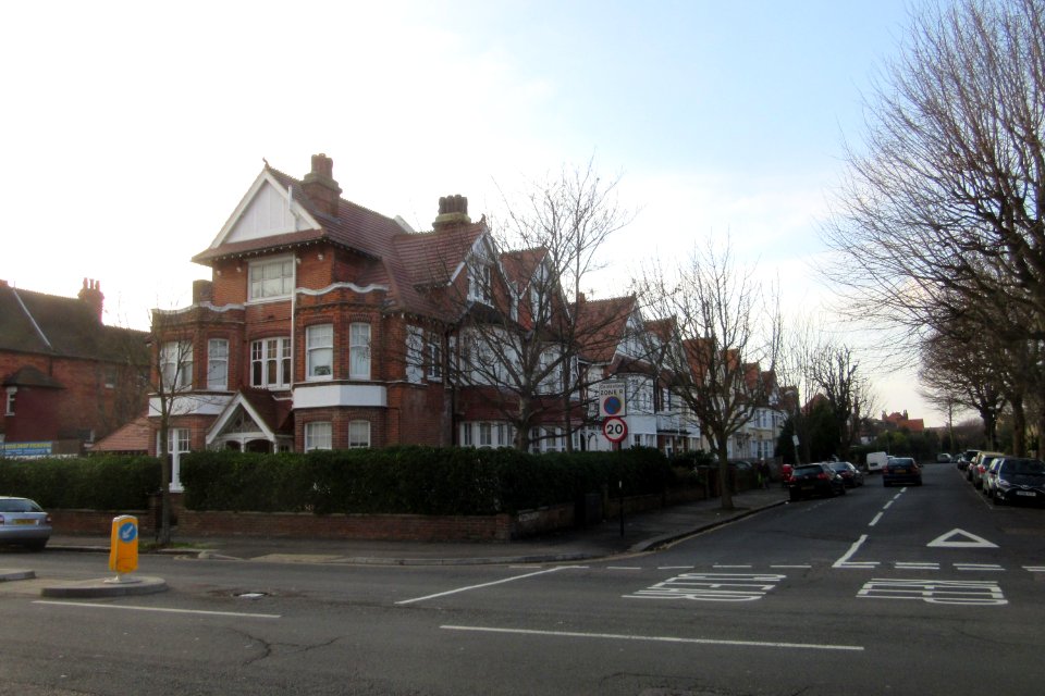 18_Sackville_Road_and_91–107_Pembroke_Crescent,_Hove_(December_2016)
