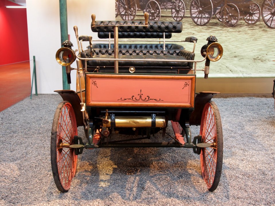 1893_Peugeot_Phaetonnet_Type_8,_2_cylinder,_3hp,_1282cm3,_20kmh,_photo_1