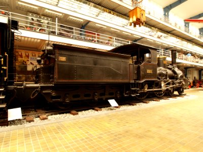 1881_Express_steam_locomotive_252.008_with_1892_trailing_tender_412.008_pic2