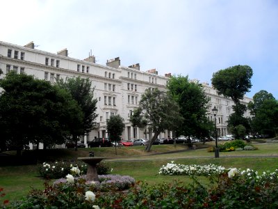 18–30_Palmeira_Square,_Hove_(NHLE_Code_1187581)
