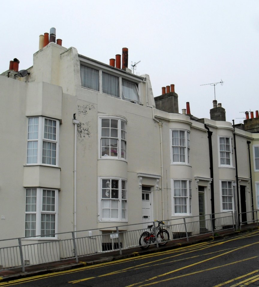 18–20_Regent_Hill,_Brighton_(NHLE_Code_1380818)_(July_2010)
