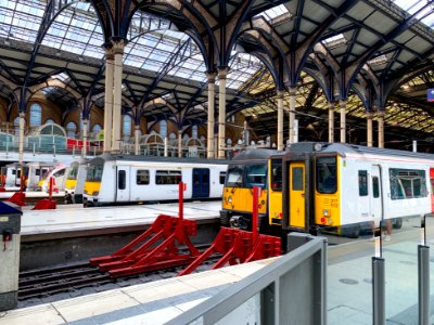 18_Platform_10_at_Liverpool_street photo