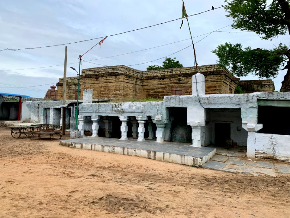 17th_century_Shah_Ali_Pedda_Dargah_and_fort_built_on_Navabrahma_Temples,_Alampur,_Telangana_India_-_3