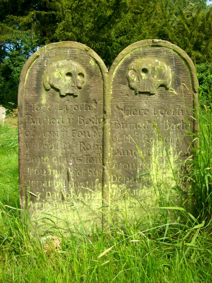 18th_century_gravestone,_St_Mary,_Faversham_2