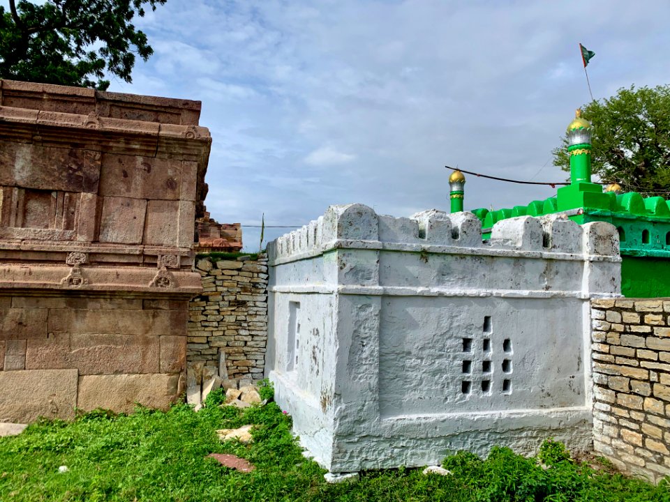 17th_century_Shah_Ali_Pedda_Dargah_and_fort_built_on_Navabrahma_Temples,_Alampur,_Telangana_India_-_11